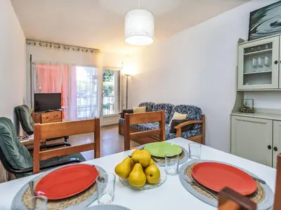 Una televisión o centro de entretenimiento en Apartment Palmeras by Interhome
