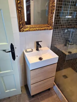 Un baño de Apt CON VISTAS ALAS ISLAS MEDAS