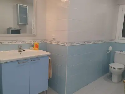 Un baño de Habitación delante de la playa Blanes