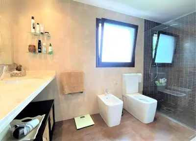 Un baño de CASA YLENIA