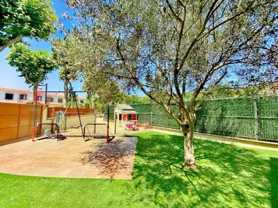 Jardín al aire libre en CASA YLENIA