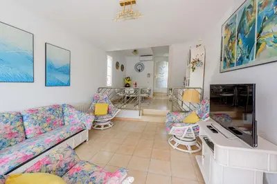 Una televisión o centro de entretenimiento en Big Villa Sagaró