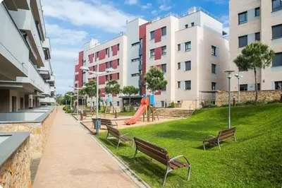 Jardín al aire libre en Precioso piso cerca de playa Fenals con 2 piscinas y terraza