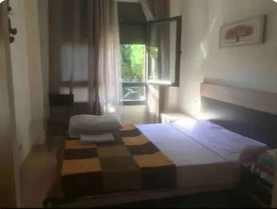 Cama o camas de una habitación en Precioso piso cerca de playa Fenals con 2 piscinas y terraza