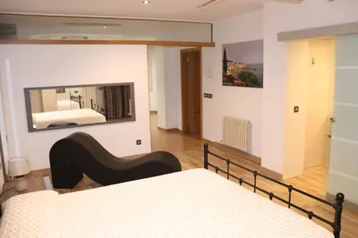 Cama o camas de una habitación en Loft romàntic Ca l'Enric Viqué-Baix Empordà