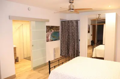 Cama o camas de una habitación en Loft romàntic Ca l'Enric Viqué-Baix Empordà