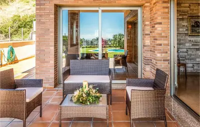 Zona de estar de Lovely Home In Sant Cebrià De Vallalta