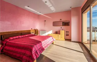 Cama o camas de una habitación en Lovely Home In Sant Cebrià De Vallalta
