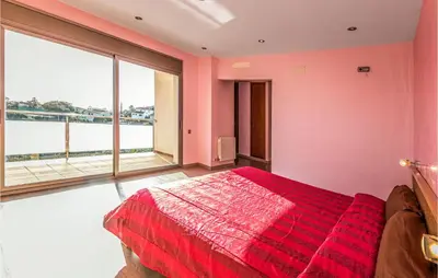 Cama o camas de una habitación en Lovely Home In Sant Cebrià De Vallalta