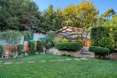 Jardín al aire libre en Apartamento Ingrid tu oasis de luz y silencio