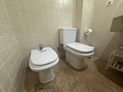Un baño de Precioso apartamento 4 habitaciones con piscina y gym