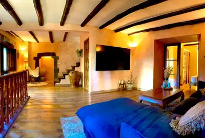 Una televisión o centro de entretenimiento en Auténtica casa del SXVII en la Costa Brava