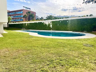 Piscina en o cerca de LA MER BLEUE, Boutique Apartament with free parking, full equipped in Fenals Beach