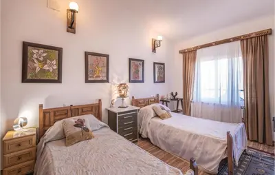 Cama o camas de una habitación en Lovely Home In Vidreres With Kitchen