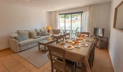 Comida en o cerca de este apartamento