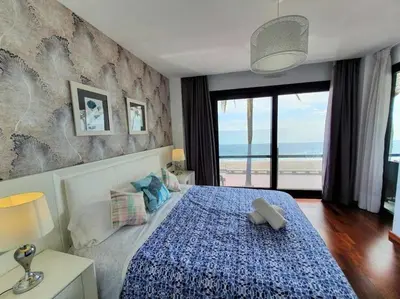 Cama o camas de una habitación en Lujoso apartamento a 1a línea del mar
