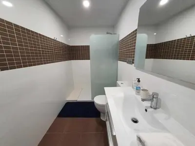 Un baño de Lujoso apartamento a 1a línea del mar