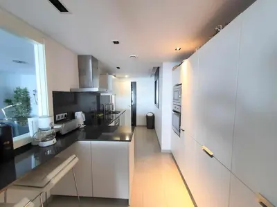 Una cocina o zona de cocina en Lujoso apartamento a 1a línea del mar