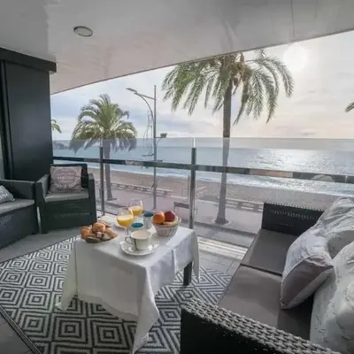 Lujoso apartamento a 1a línea del mar