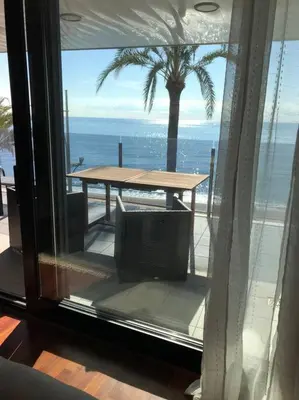 Plano de Lujoso apartamento enfrente del mar