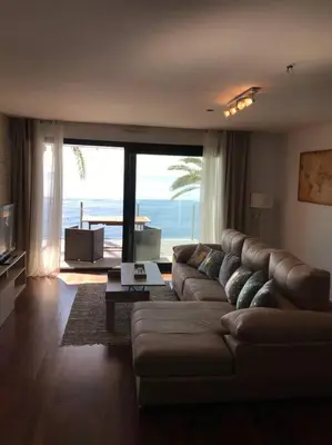 Plano de Lujoso apartamento enfrente del mar