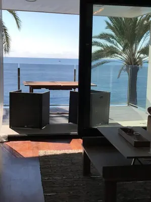 Plano de Lujoso apartamento enfrente del mar