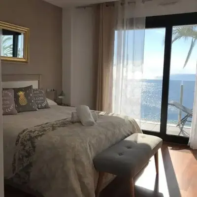Lujoso apartamento enfrente del mar