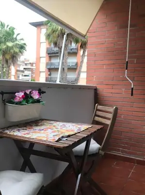 Un balcón o terraza de Bonito apartamento a 250m del mar