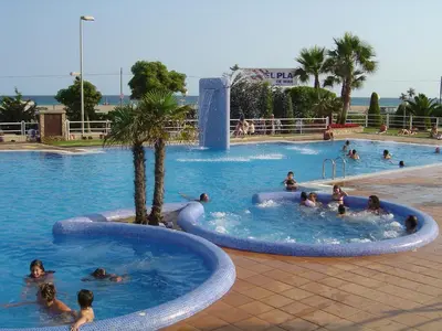 Piscina en o cerca de Albatross Mobile Homes on Camping El Pla de Mar