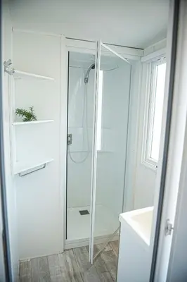 Un baño de Albatross Mobile Homes on Camping El Pla de Mar