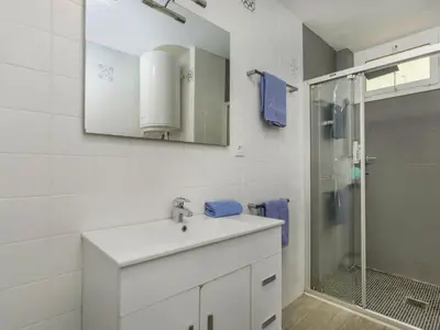 Un baño de Apartment Garbi Salions by Interhome
