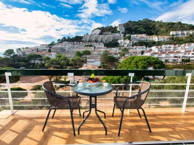 Un balcón o terraza de Apartment Naranja by Interhome