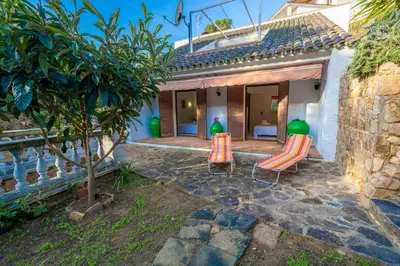 Jardín al aire libre en Villa Natura Frente al Mar Piscina Barbacoa Aire Acondicionado