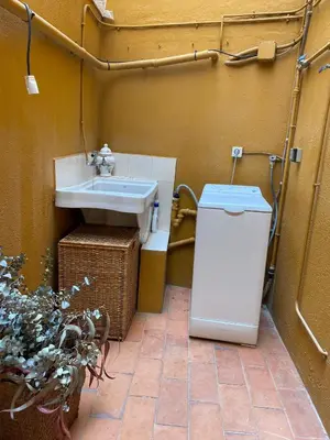Un baño de El Jardí de la Muralla