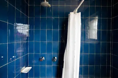 Un baño de MONTURIOL 10