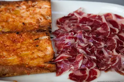 Comida en o cerca de este apartamento