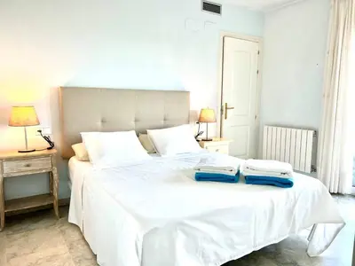 Cama o camas de una habitación en Impresionantes Vistas Mar en el centro de Begur