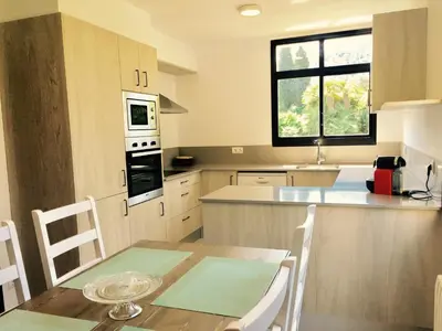 Una cocina o zona de cocina en Gran Casa Económica Piscina Privada Begur