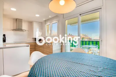 Una cocina o zona de cocina en Rancho suizo Apartament per 4 persones amb vistes al mar amb piscina comunitària