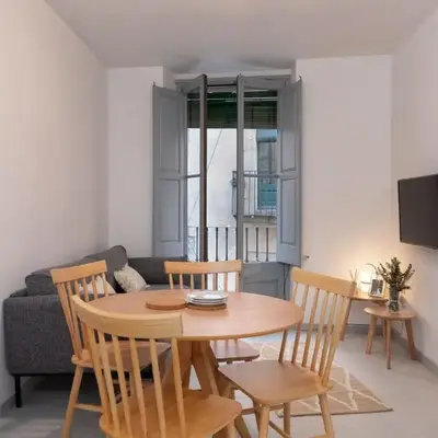 Flateli Cort Reial 10