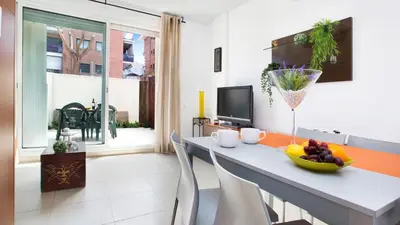 Una televisión o centro de entretenimiento en 2 Kist02 - Lloret de Mar