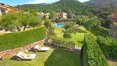 Vista general de una montaña o vista desde la villa