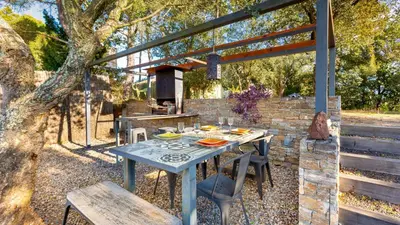 Comida en o cerca de esta villa