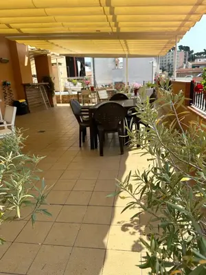 Un restaurante o sitio para comer en Royal Inn Aparthotel