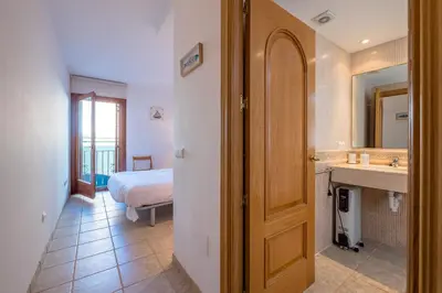 Un baño de BN-3 CALELLA DE PALAFRUGELL 6 Pax
