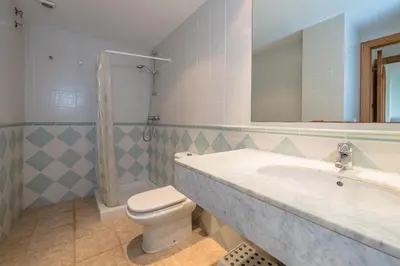 Un baño de BN-3 CALELLA DE PALAFRUGELL 6 Pax