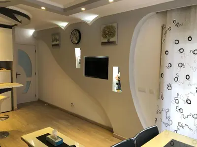 Una televisión o centro de entretenimiento en APARTMENT 2 MIN. DEL MAR