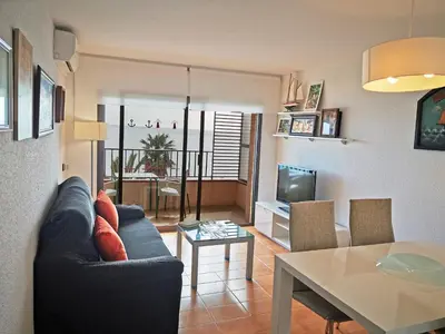 Una televisión o centro de entretenimiento en Apartaments Primera Linea Torre Valentina