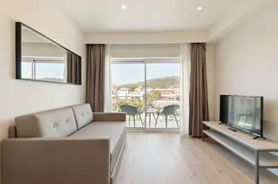 Una televisión o centro de entretenimiento en Aparthotel Xic