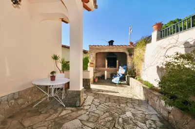 Un patio o zona al aire libre en Villa Victoria
